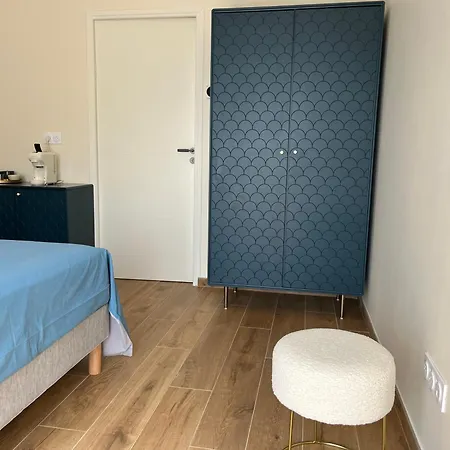 Privative - Domaine De La Louve Homestay *